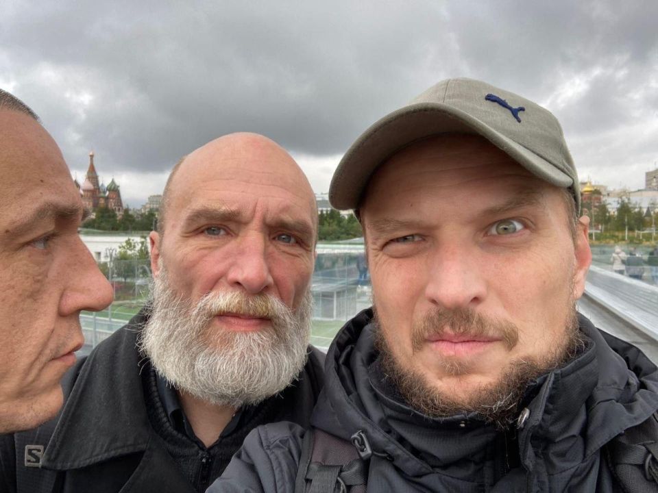 Эксклюзивное интервью военкора агентства ANNA NEWS Марии Коледа с Сергеем Гребневым – керамистом, реставратором, одним из основателей проекта «Смерч-Инфо», написавшим на данный момент две книги – «Бестиарий» и «Дальше... Эксклюзивное интервью военкора агентства ANNA NEWS Марии Коледа с Сергеем Гребневым – керамистом, реставратором, одним из основателей проекта «Смерч-Инфо», написавшим на данный момент две книги – «Бестиарий» и «Дальше...