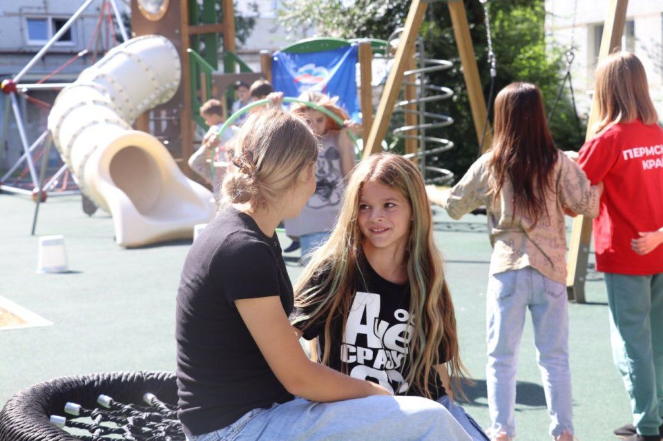 В Северодонецке при поддержке партии «Единая Россия» открыли детскую площадку В Северодонецке при поддержке партии «Единая Россия» открыли детскую площадку