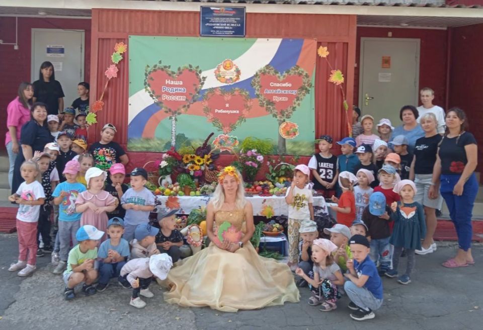 В Родаковском детском саду провели познавательно-развлекательную программу «С летом прощаемся, с осенью встречаемся!» В Родаковском детском саду провели познавательно-развлекательную программу «С летом прощаемся, с осенью встречаемся!»