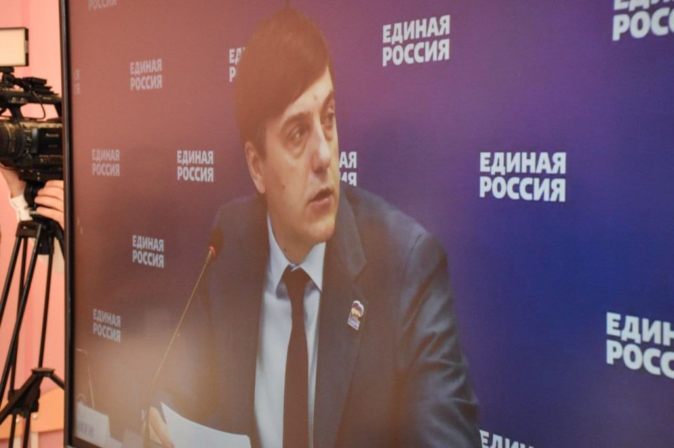 Леонид Пасечник: «Технологичная, безопасная и современная школа – это точка роста для успешного будущего наших детей» Леонид Пасечник: «Технологичная, безопасная и современная школа – это точка роста для успешного будущего наших детей»