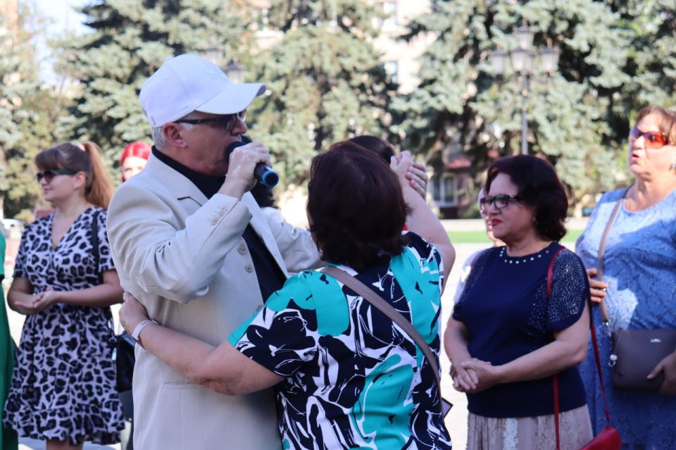 Для антрацитовцев состоялась программа «Культура в помощь Донбассу», приуроченная ко Дню шахтера Для антрацитовцев состоялась программа «Культура в помощь Донбассу», приуроченная ко Дню шахтера