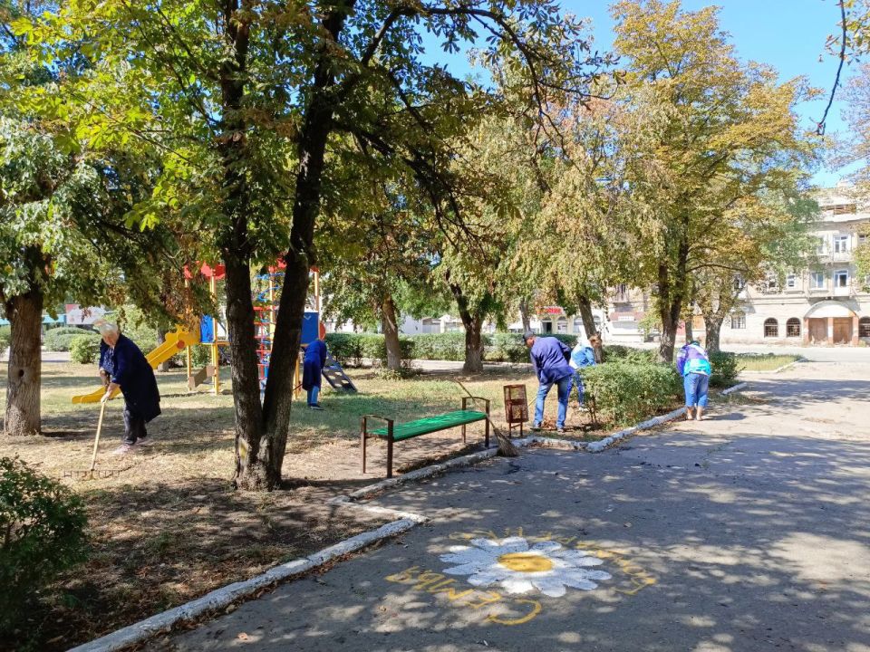 Лисичанские единороссы приняли участие в акции "Яркое детство" Лисичанские единороссы приняли участие в акции "Яркое детство"