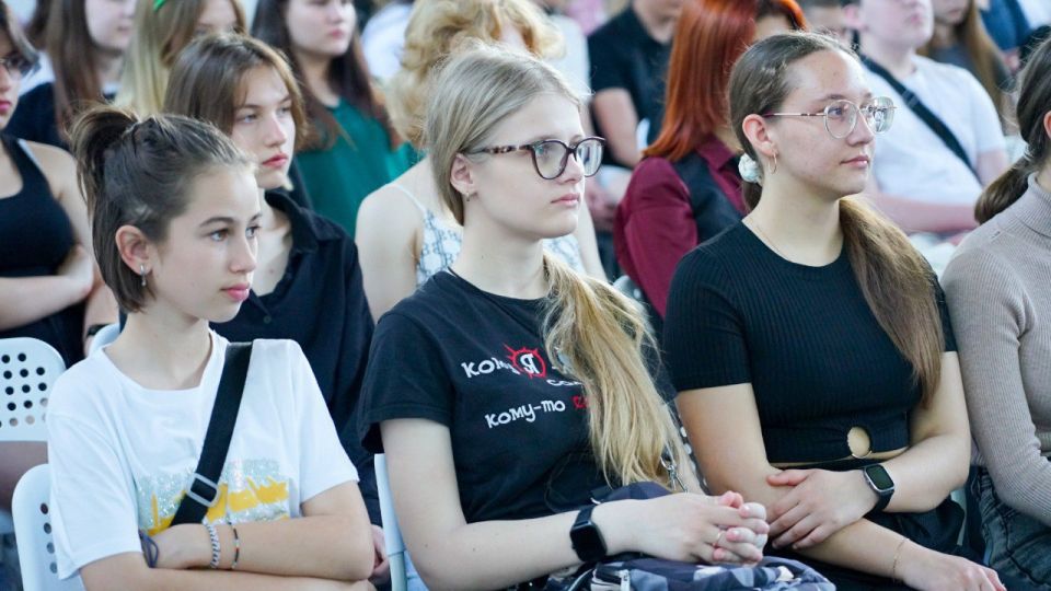 В ФГАОУ ВО «Тамбовский государственный университет имени Г. Р. Державина» стартовала образовательная 8-я смена проекта «Университетская смена – 2025», которая приняла наших 28 ровенчан в возрасте от 14 до 17 лет В ФГАОУ ВО «Тамбовский государственный университет имени Г. Р. Державина» стартовала образовательная 8-я смена проекта «Университетская смена – 2025», которая приняла наших 28 ровенчан в возрасте от 14 до 17 лет