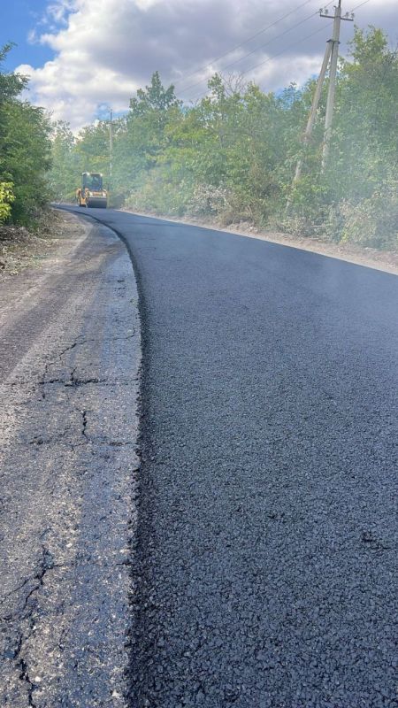 В Луганске на улице Краснояровская ведутся работы по ремонту дорожного покрытия В Луганске на улице Краснояровская ведутся работы по ремонту дорожного покрытия