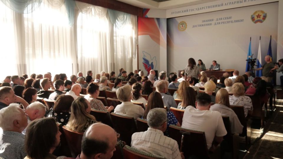 Яна Пащенко: Состоялась очередная встреча с жителями Луганска, проведенная в рамках проекта «Муниципальный диалог» Яна Пащенко: Состоялась очередная встреча с жителями Луганска, проведенная в рамках проекта «Муниципальный диалог»