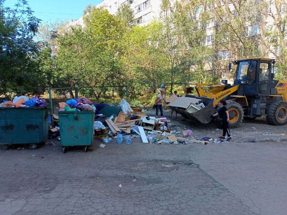 В Алчевске продолжается уборка мусора возле точек сбора коммунальных отходов и ликвидация несанкционированных свалок В Алчевске продолжается уборка мусора возле точек сбора коммунальных отходов и ликвидация несанкционированных свалок