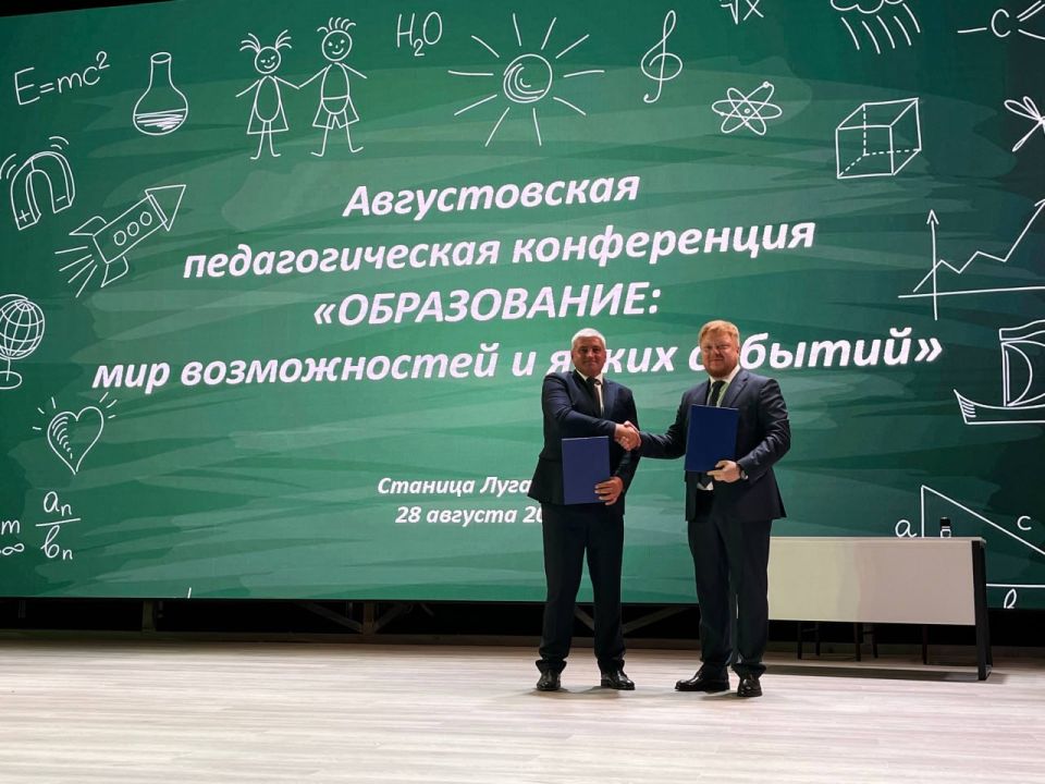В Станице Луганской наградили заслуженных педагогов Республики В Станице Луганской наградили заслуженных педагогов Республики