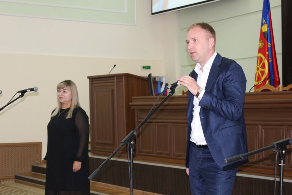 В Администрации Антрацитовского муниципального округа состоялось ежегодное августовское педагогическое совещание В Администрации Антрацитовского муниципального округа состоялось ежегодное августовское педагогическое совещание