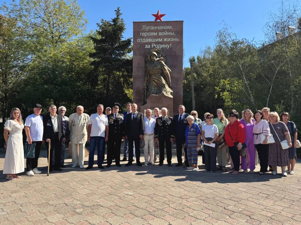 В Юбилейном прошло возложение цветов в преддверии Дня Шахтера В Юбилейном прошло возложение цветов в преддверии Дня Шахтера