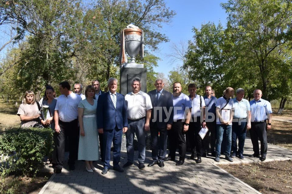 Краснодонских шахтеров поздравили с профессиональным праздником Краснодонских шахтеров поздравили с профессиональным праздником