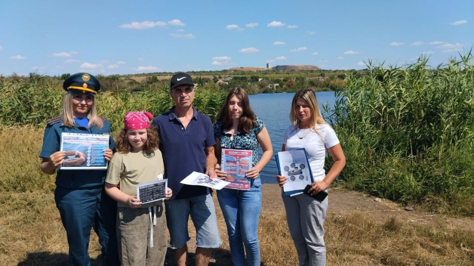 С целью информирования населения о правилах безопасности на водоемах, сотрудники Администрации Краснодонского муниципального округа совместно с отделом надзорной деятельности и профилактической работы по г. Краснодону и... С целью информирования населения о правилах безопасности на водоемах, сотрудники Администрации Краснодонского муниципального округа совместно с отделом надзорной деятельности и профилактической работы по г. Краснодону и...