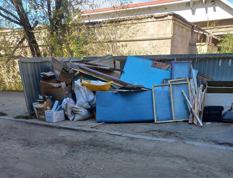 В Алчевске продолжается уборка мусора возле точек сбора коммунальных отходов и ликвидация несанкционированных свалок В Алчевске продолжается уборка мусора возле точек сбора коммунальных отходов и ликвидация несанкционированных свалок