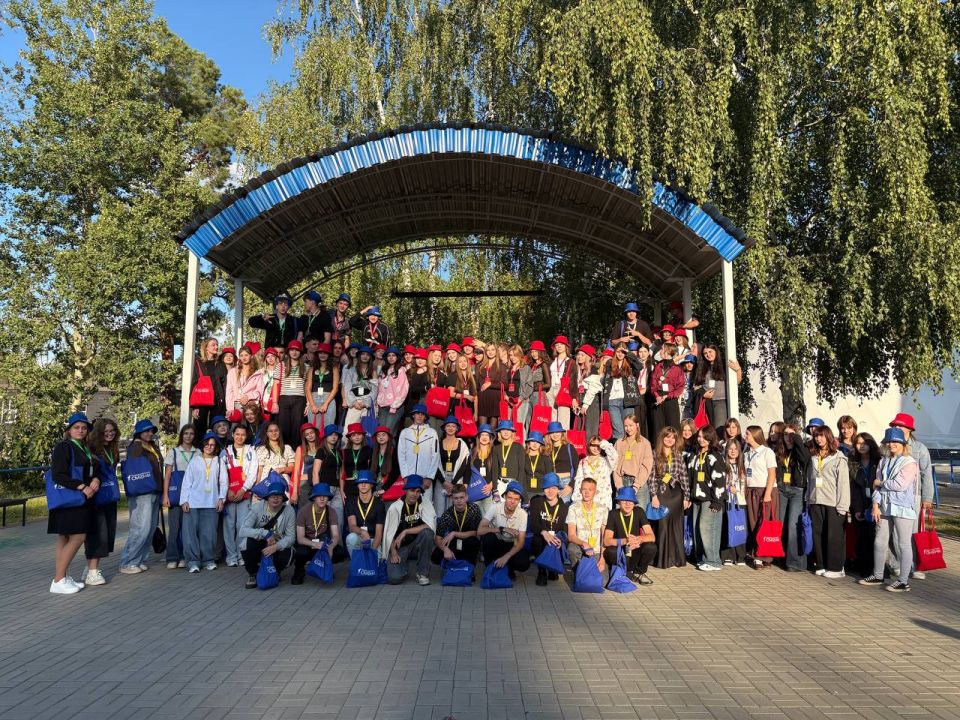 В ФГАОУ ВО «Тамбовский государственный университет имени Г. Р. Державина» стартовала образовательная 8-я смена проекта «Университетская смена – 2025», которая приняла наших 28 ровенчан в возрасте от 14 до 17 лет В ФГАОУ ВО «Тамбовский государственный университет имени Г. Р. Державина» стартовала образовательная 8-я смена проекта «Университетская смена – 2025», которая приняла наших 28 ровенчан в возрасте от 14 до 17 лет