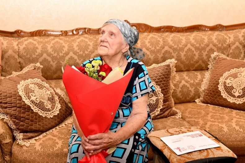 Свердловскому труженику тыла ВОВ вручили поздравительное письмо от Президента РФ Свердловскому труженику тыла ВОВ вручили поздравительное письмо от Президента РФ