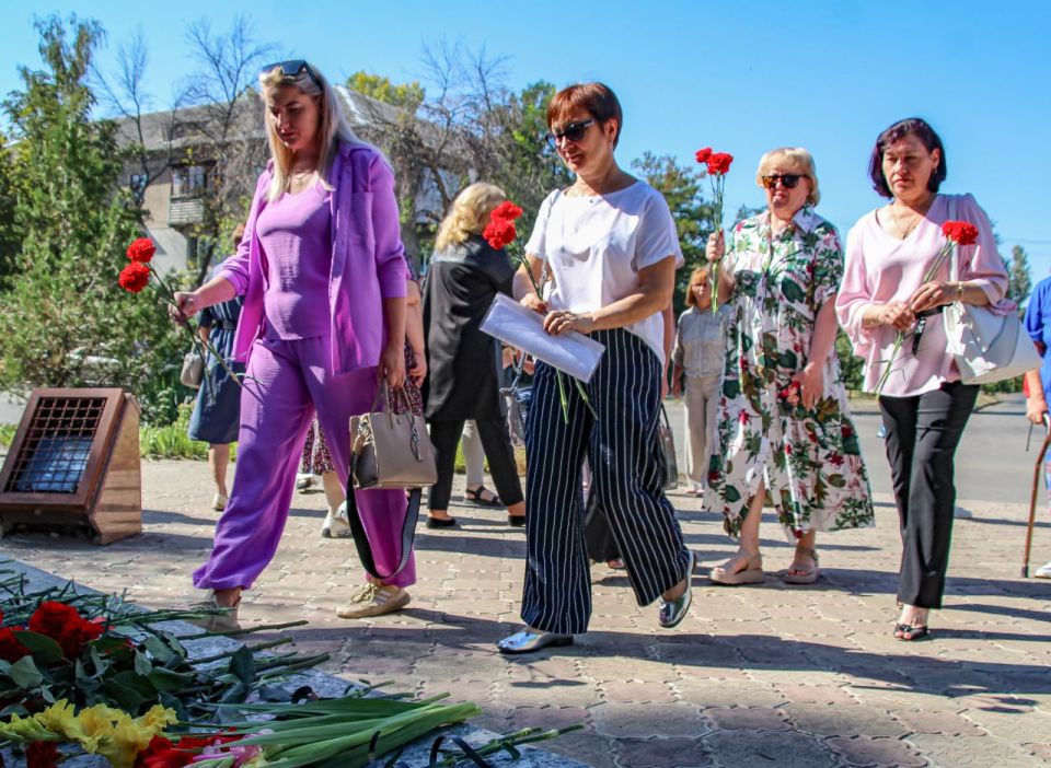 От забоя до поля боя. В поселке Юбилейное в преддверии Дня шахтера состоялось торжественное возложение цветов к памятнику воинам-шахтерам, в том числе воевавшим в прославленной 395-й Шахтерской дивизии От забоя до поля боя. В поселке Юбилейное в преддверии Дня шахтера состоялось торжественное возложение цветов к памятнику воинам-шахтерам, в том числе воевавшим в прославленной 395-й Шахтерской дивизии