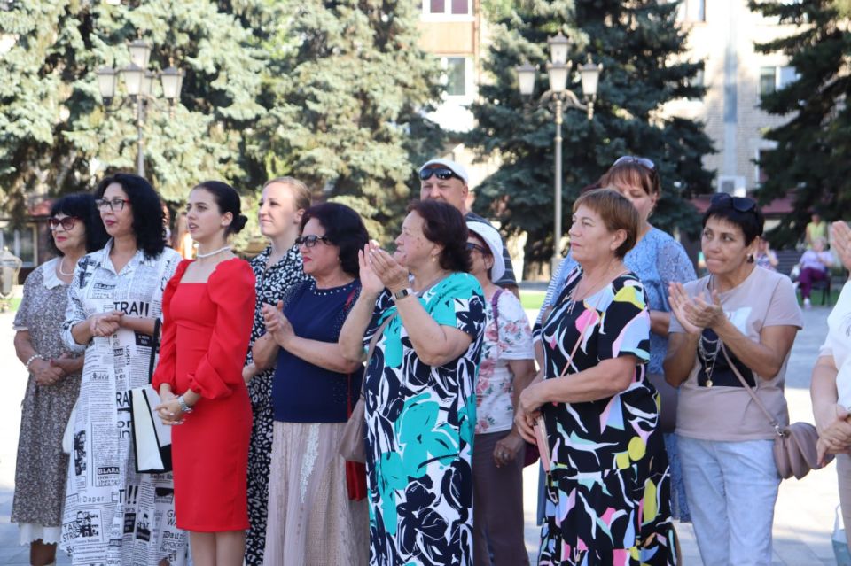 Для антрацитовцев состоялась программа «Культура в помощь Донбассу», приуроченная ко Дню шахтера Для антрацитовцев состоялась программа «Культура в помощь Донбассу», приуроченная ко Дню шахтера