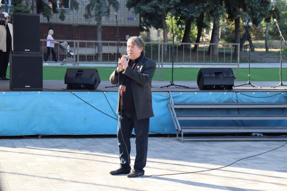 Для антрацитовцев состоялась программа «Культура в помощь Донбассу», приуроченная ко Дню шахтера Для антрацитовцев состоялась программа «Культура в помощь Донбассу», приуроченная ко Дню шахтера
