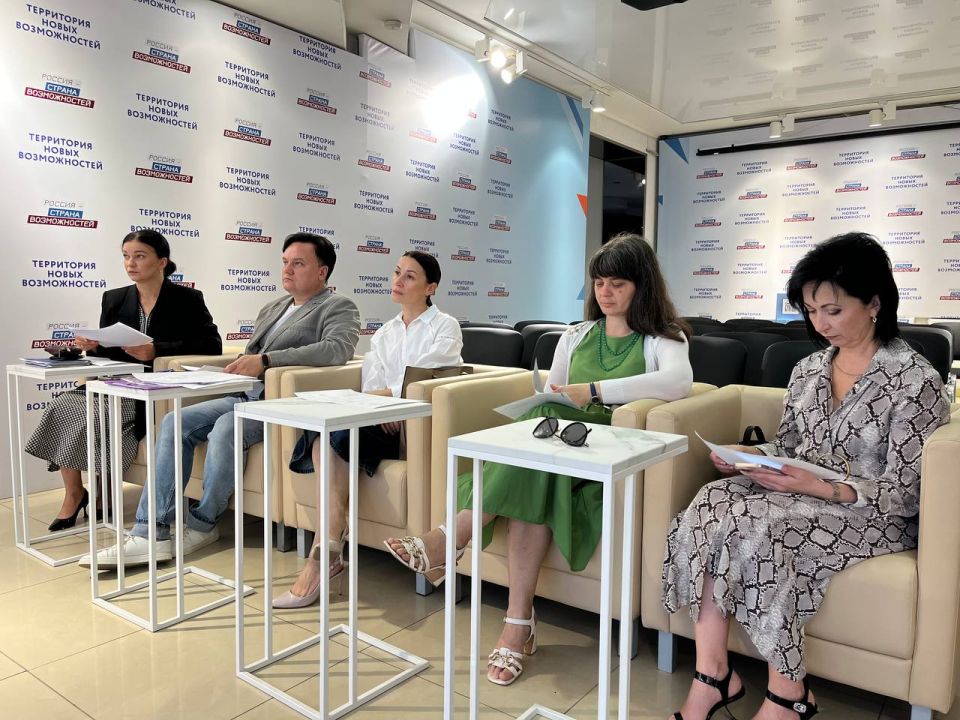 На площадке «Россия страна возможностей» состоялось заседание художественно-экспертной комиссии при Министерстве культуры ЛНР На площадке «Россия страна возможностей» состоялось заседание художественно-экспертной комиссии при Министерстве культуры ЛНР