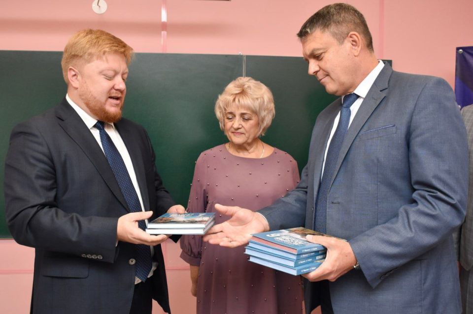 Леонид Пасечник: «Технологичная, безопасная и современная школа – это точка роста для успешного будущего наших детей» Леонид Пасечник: «Технологичная, безопасная и современная школа – это точка роста для успешного будущего наших детей»