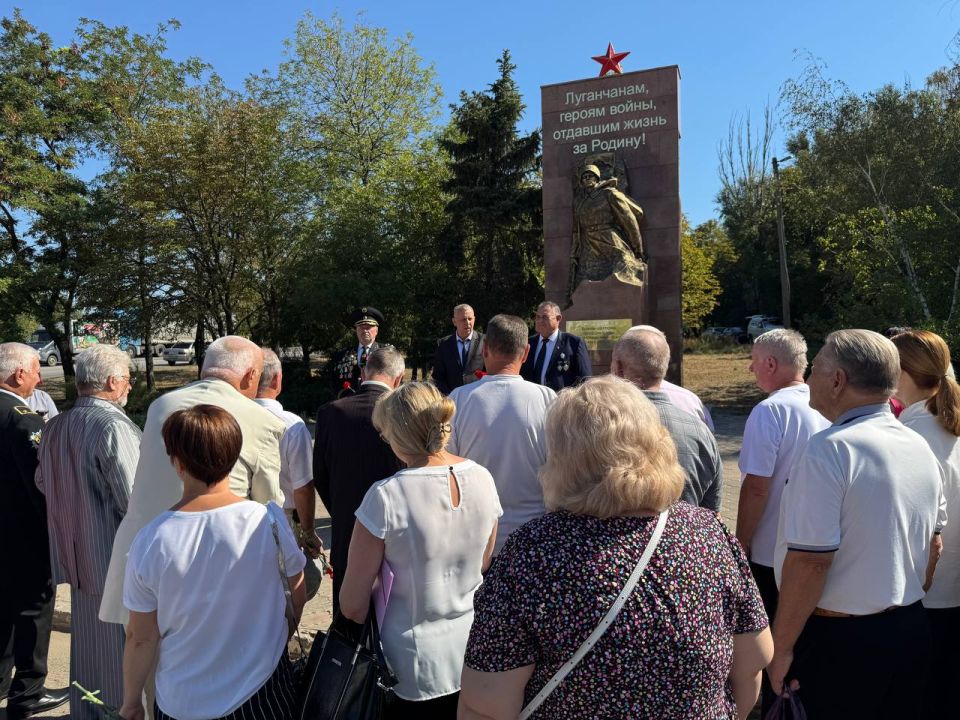 В Юбилейном прошло возложение цветов в преддверии Дня Шахтера В Юбилейном прошло возложение цветов в преддверии Дня Шахтера