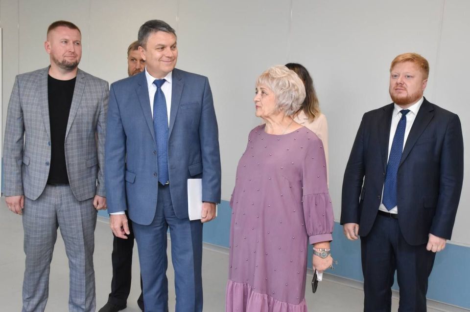 Леонид Пасечник: «Технологичная, безопасная и современная школа – это точка роста для успешного будущего наших детей» Леонид Пасечник: «Технологичная, безопасная и современная школа – это точка роста для успешного будущего наших детей»