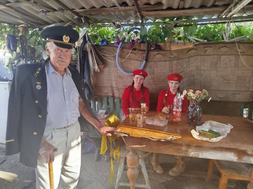 Мы- молодёжь, гордимся подвигами и рекордами наших дедов! Мы- молодёжь, гордимся подвигами и рекордами наших дедов!