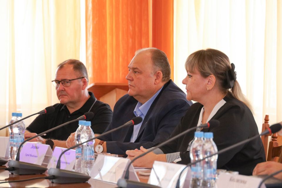 В Луганске обсудили особенности развития социального предпринимательства в республике В Луганске обсудили особенности развития социального предпринимательства в республике