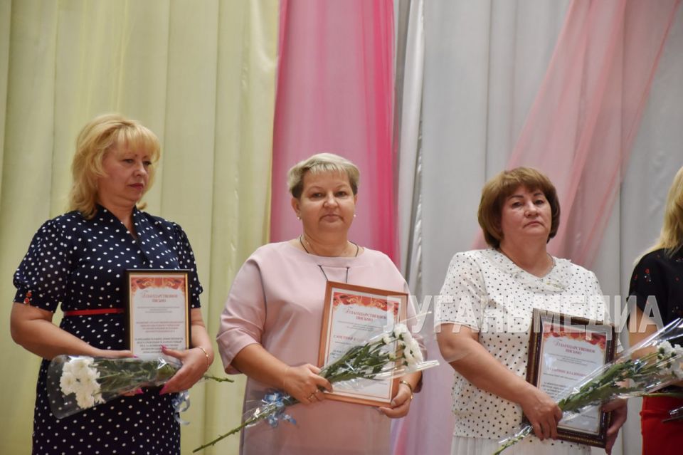 В Краснолучском округе состоялась августовская педагогическая конференция В Краснолучском округе состоялась августовская педагогическая конференция