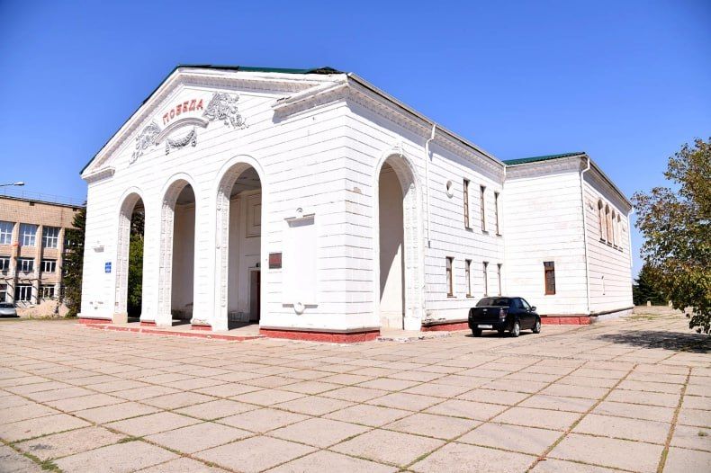 «Этот объект признан объектом культурного наследия, поэтому нам пришлось немного проявить другой подход: разработать и получить разрешительную документацию на возможность проведения данных работ самим предприятием. Кроме... «Этот объект признан объектом культурного наследия, поэтому нам пришлось немного проявить другой подход: разработать и получить разрешительную документацию на возможность проведения данных работ самим предприятием. Кроме...