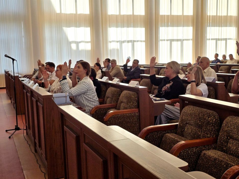 В рамках 40-го заседания совета городского округа Луганска исполнительный директор, член попечительского совета РО РВИО в ЛНР, Борис Дмитриевич Портной внес предложения, целью которых является сохранение исторической памяти... В рамках 40-го заседания совета городского округа Луганска исполнительный директор, член попечительского совета РО РВИО в ЛНР, Борис Дмитриевич Портной внес предложения, целью которых является сохранение исторической памяти...