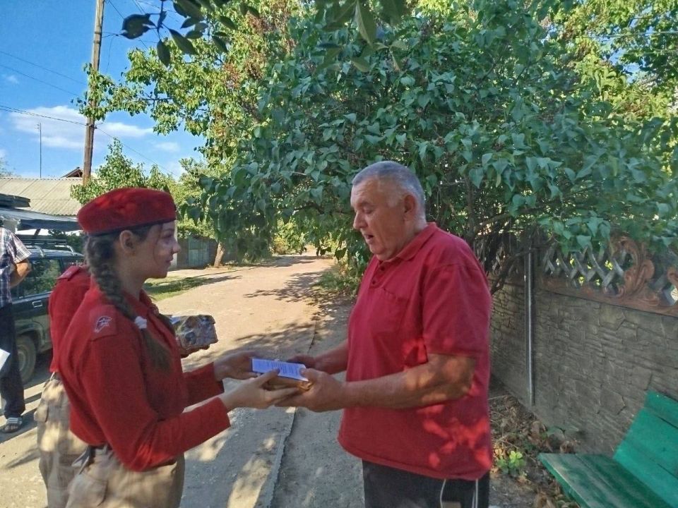 Мы- молодёжь, гордимся подвигами и рекордами наших дедов! Мы- молодёжь, гордимся подвигами и рекордами наших дедов!