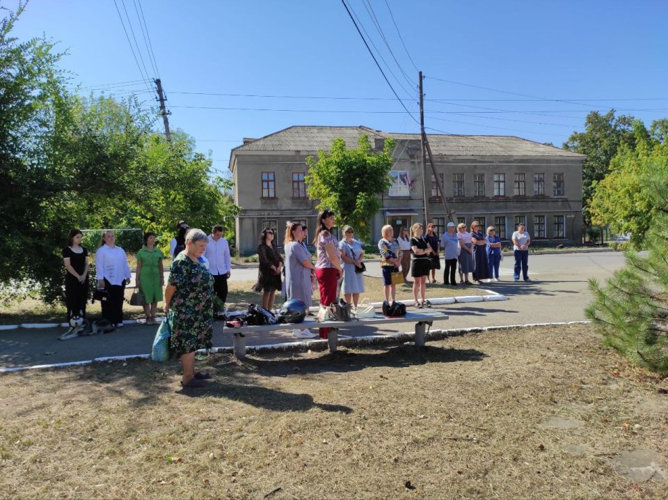 Память сильнее времён. По инициативе Краснолучского местного отделения ВПП «Единая Россия» в г.Петровское состоялся митинг-реквием, посвященный 11-й годовщине трагических событий 2014 года Память сильнее времён. По инициативе Краснолучского местного отделения ВПП «Единая Россия» в г.Петровское состоялся митинг-реквием, посвященный 11-й годовщине трагических событий 2014 года