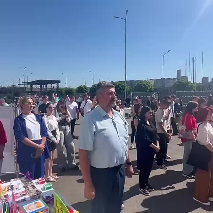 Прямо сейчас в Луганске разворачиваются события Республиканского форума работающей молодежи