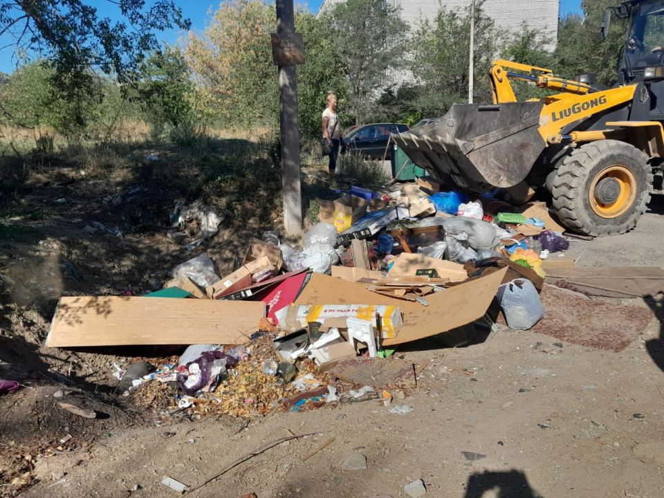 В Алчевске продолжается уборка мусора возле точек сбора коммунальных отходов и ликвидация несанкционированных свалок В Алчевске продолжается уборка мусора возле точек сбора коммунальных отходов и ликвидация несанкционированных свалок