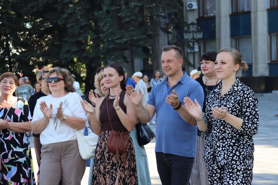 Для антрацитовцев состоялась программа «Культура в помощь Донбассу», приуроченная ко Дню шахтера Для антрацитовцев состоялась программа «Культура в помощь Донбассу», приуроченная ко Дню шахтера