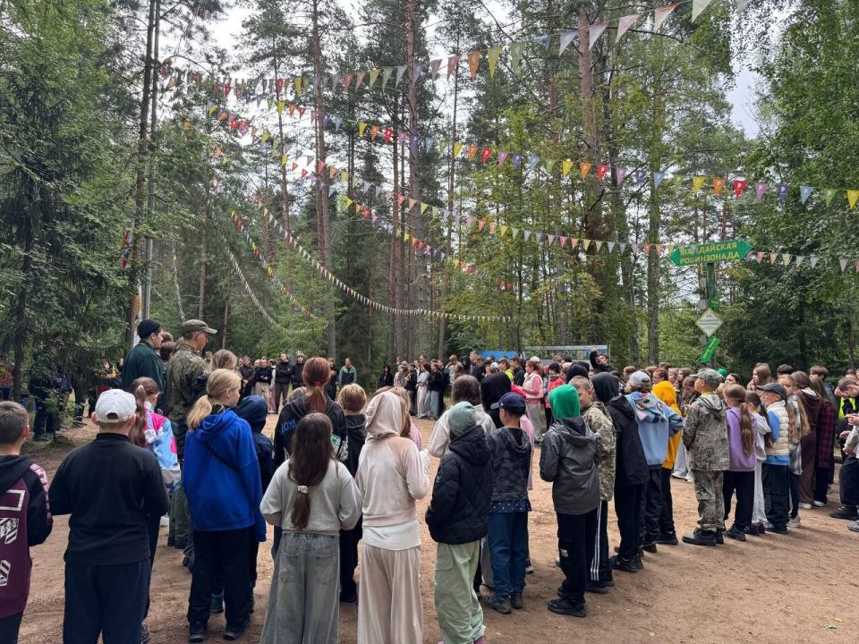 Дети ветеранов боевых действий прошли школу выживания и мужества на «Валдайской Робинзонаде» в Новгородской области Дети ветеранов боевых действий прошли школу выживания и мужества на «Валдайской Робинзонаде» в Новгородской области