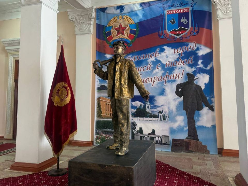 Дарья Лантратова: Стаханов чествует шахтеров! Дарья Лантратова: Стаханов чествует шахтеров!