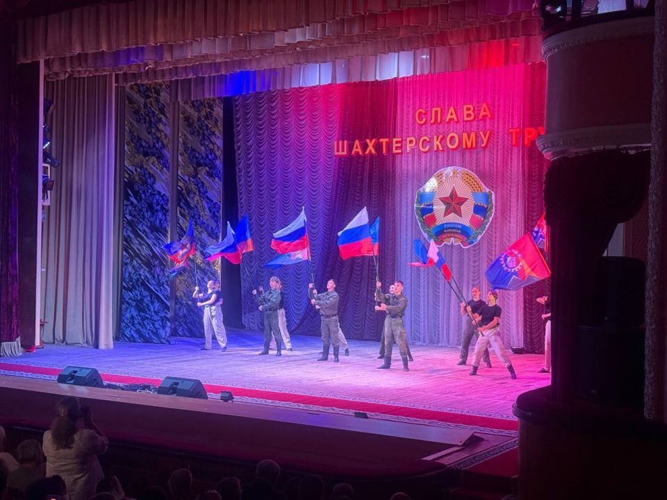 Дарья Лантратова: Стаханов чествует шахтеров! Дарья Лантратова: Стаханов чествует шахтеров!