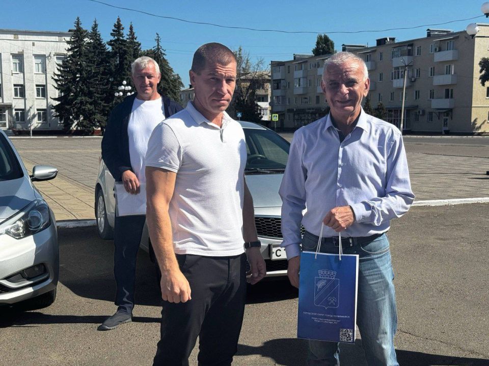 Сергей Колягин: Сегодня город Первомайск с рабочим визитом посетили исполняющий обязанности министра транспорта Калужской области Геннадий Орлов и начальник Государственного казенного учреждения Калужской области «Центр... Сергей Колягин: Сегодня город Первомайск с рабочим визитом посетили исполняющий обязанности министра транспорта Калужской области Геннадий Орлов и начальник Государственного казенного учреждения Калужской области «Центр...