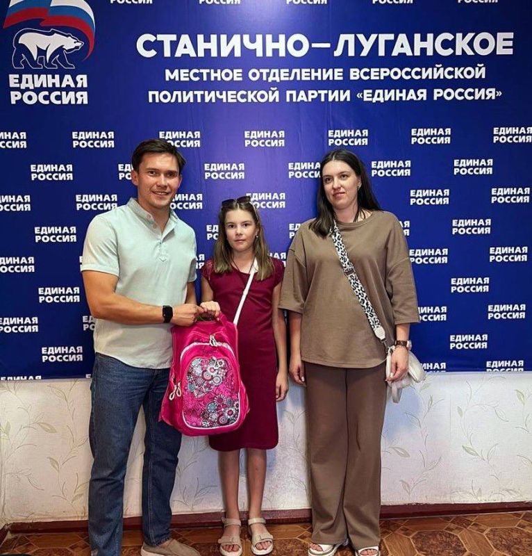 «ЕДИНАЯ РОССИЯ» передает рюкзаки и канцелярию школьникам в рамках благотворительности «ЕДИНАЯ РОССИЯ» передает рюкзаки и канцелярию школьникам в рамках благотворительности