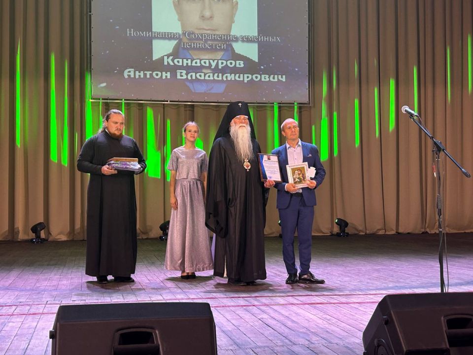 В Красном Луче с размахом отпраздновали таланты и доблесть земляков: под эгидой «Единой России» прошёл конкурс «Признание» В Красном Луче с размахом отпраздновали таланты и доблесть земляков: под эгидой «Единой России» прошёл конкурс «Признание»