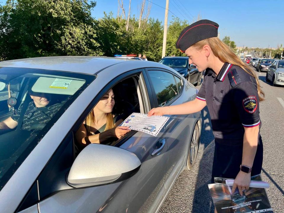 В столице республики сотрудники Госавтоинспекции напомнили водителям о приближающемся начале учебного года