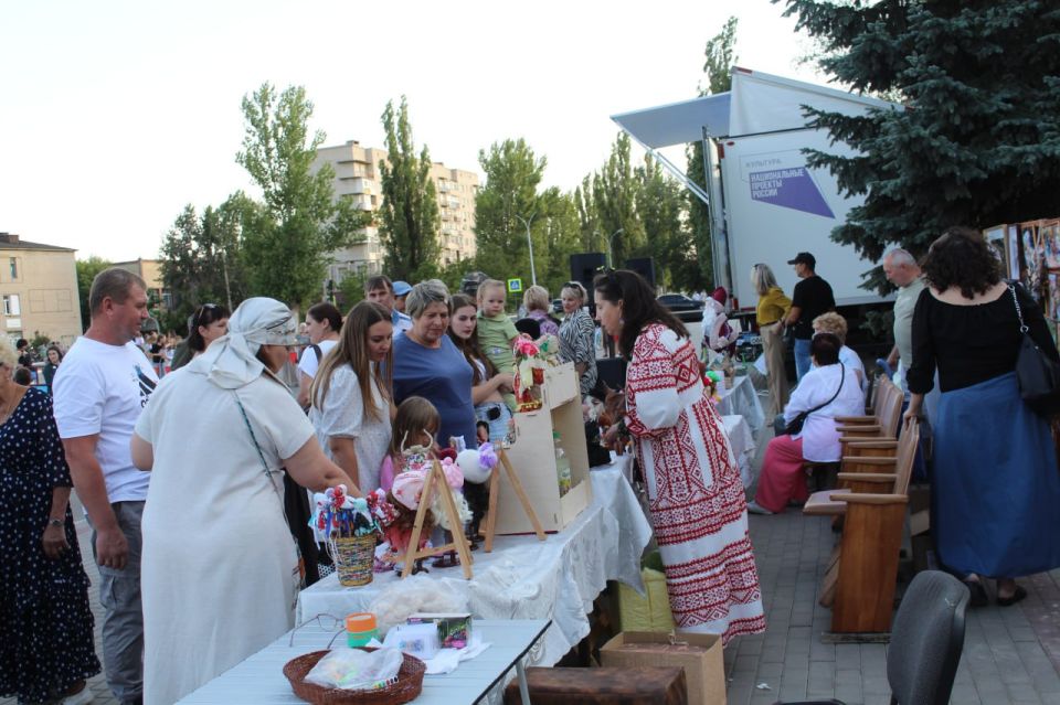 Праздничный концерт в честь Дня шахтера и Дня города украсил центральную площадь Кировска Праздничный концерт в честь Дня шахтера и Дня города украсил центральную площадь Кировска