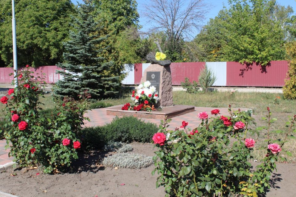 В Кировске почтили память защитников Донбасса В Кировске почтили память защитников Донбасса