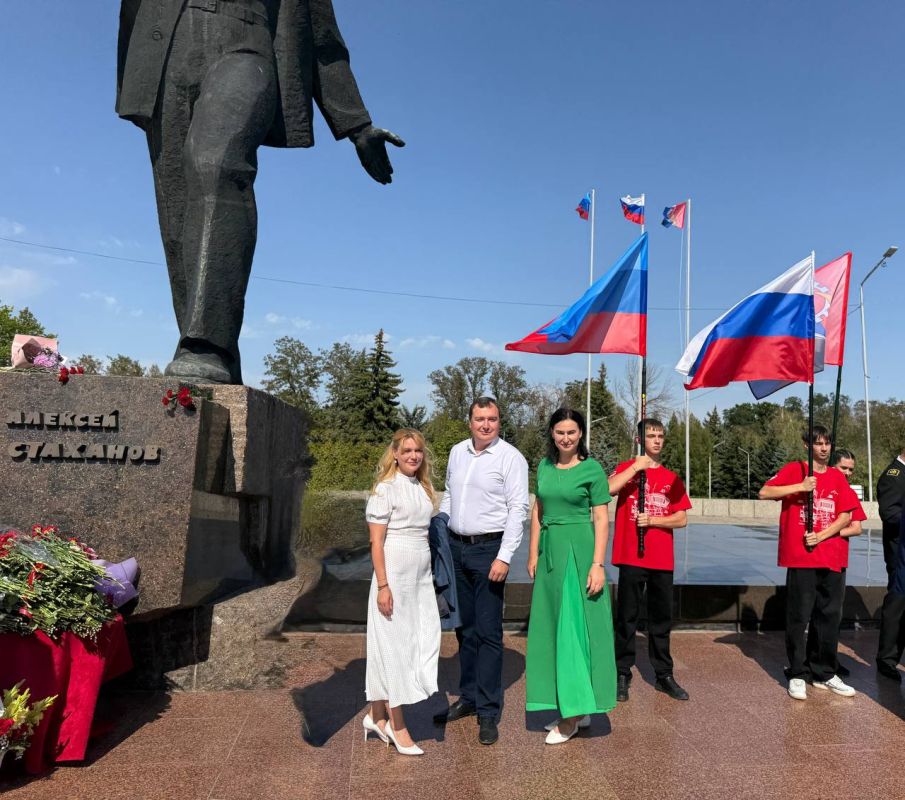 Стаханов, 30 августа. Председатель Ассоциации «Совет муниципальных образований ЛНР» Яна Валерьевна Пащенко приняла участие в торжественных мероприятиях, приуроченных ко Дню города, Дню шахтёра и 90-летию стахановского... Стаханов, 30 августа. Председатель Ассоциации «Совет муниципальных образований ЛНР» Яна Валерьевна Пащенко приняла участие в торжественных мероприятиях, приуроченных ко Дню города, Дню шахтёра и 90-летию стахановского...