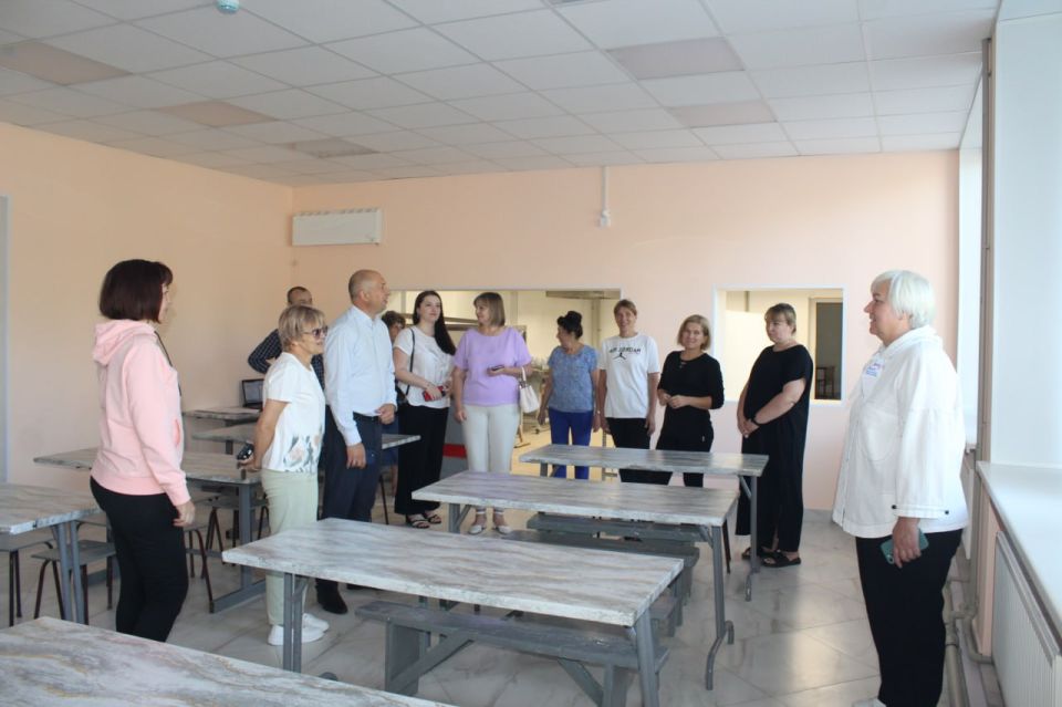 В рамках акции «Родительская приемка» единороссы Славяносербщины посетили Лотиковскую школу, где совместно с представителями образования и родительской общественностью провели осмотр помещений перед началом учебного года В рамках акции «Родительская приемка» единороссы Славяносербщины посетили Лотиковскую школу, где совместно с представителями образования и родительской общественностью провели осмотр помещений перед началом учебного года