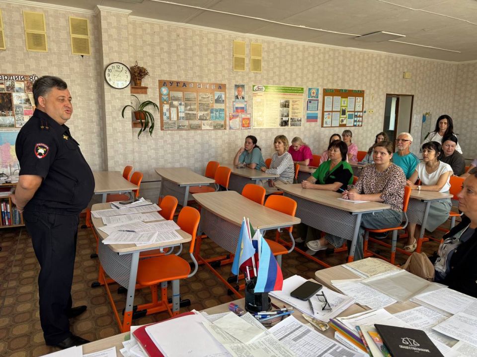 Сотрудники Госавтоинспекции Свердловска встретились с педагогами