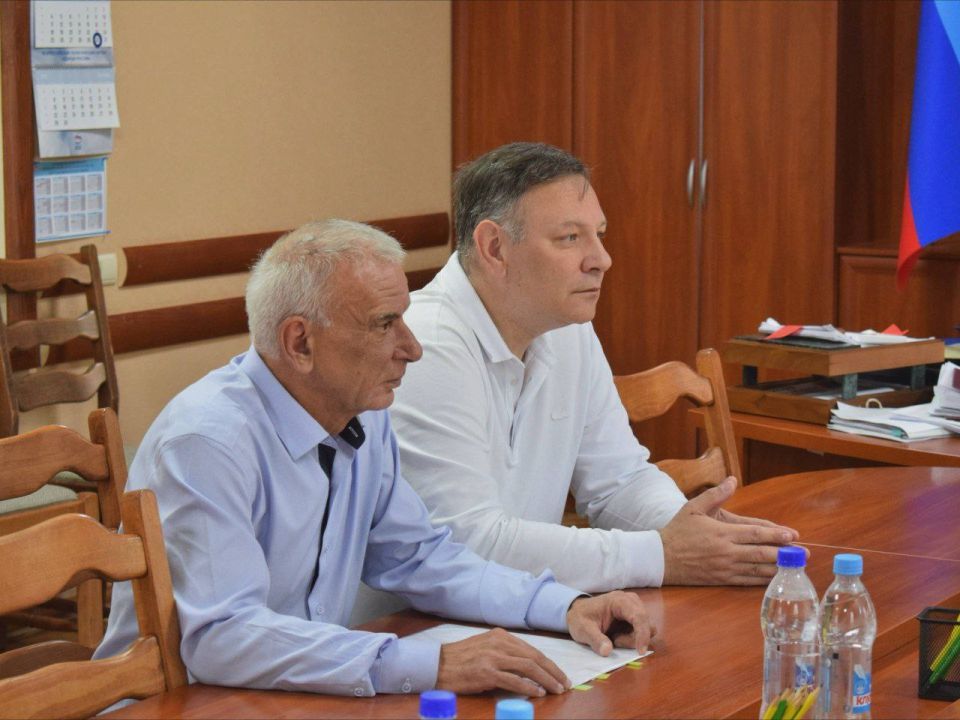 Сергей Колягин: Сегодня город Первомайск с рабочим визитом посетили исполняющий обязанности министра транспорта Калужской области Геннадий Орлов и начальник Государственного казенного учреждения Калужской области «Центр... Сергей Колягин: Сегодня город Первомайск с рабочим визитом посетили исполняющий обязанности министра транспорта Калужской области Геннадий Орлов и начальник Государственного казенного учреждения Калужской области «Центр...