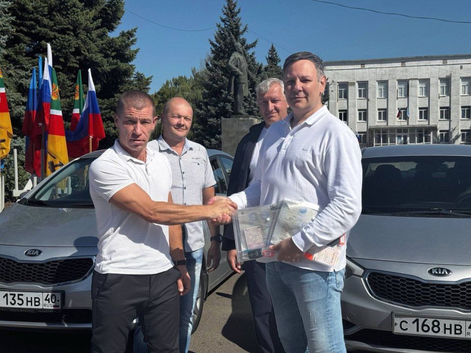 Сергей Колягин: Сегодня город Первомайск с рабочим визитом посетили исполняющий обязанности министра транспорта Калужской области Геннадий Орлов и начальник Государственного казенного учреждения Калужской области «Центр... Сергей Колягин: Сегодня город Первомайск с рабочим визитом посетили исполняющий обязанности министра транспорта Калужской области Геннадий Орлов и начальник Государственного казенного учреждения Калужской области «Центр...