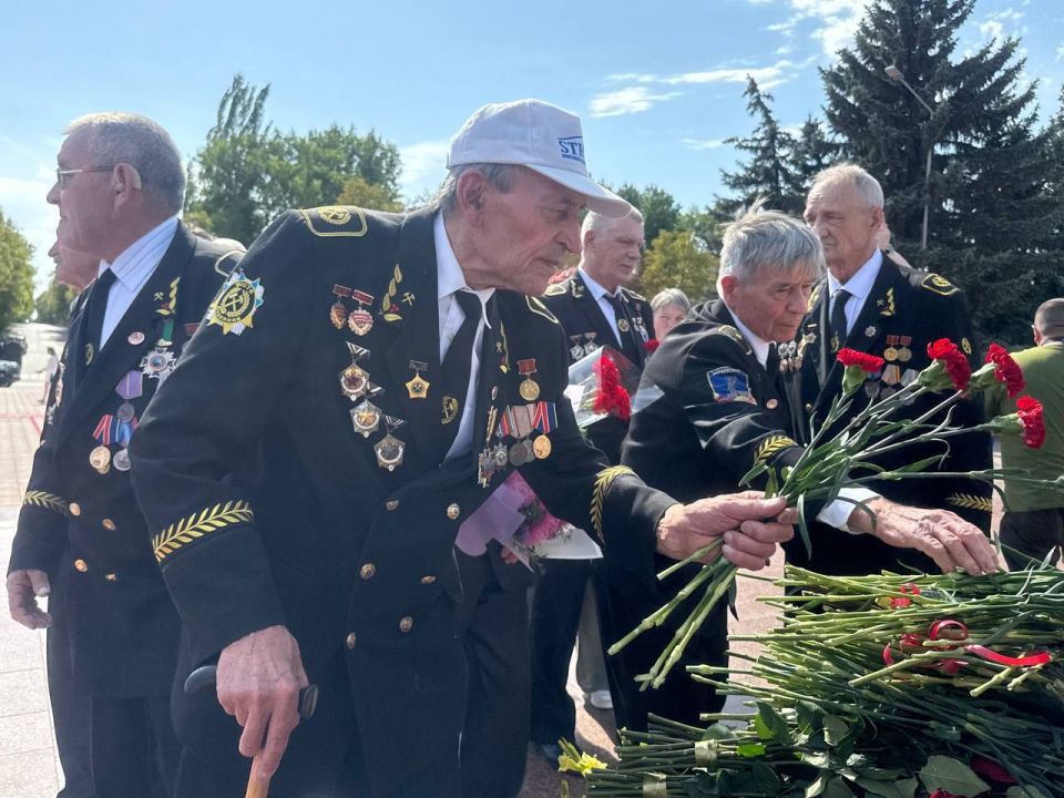 Дарья Лантратова: Стаханов чествует шахтеров! Дарья Лантратова: Стаханов чествует шахтеров!